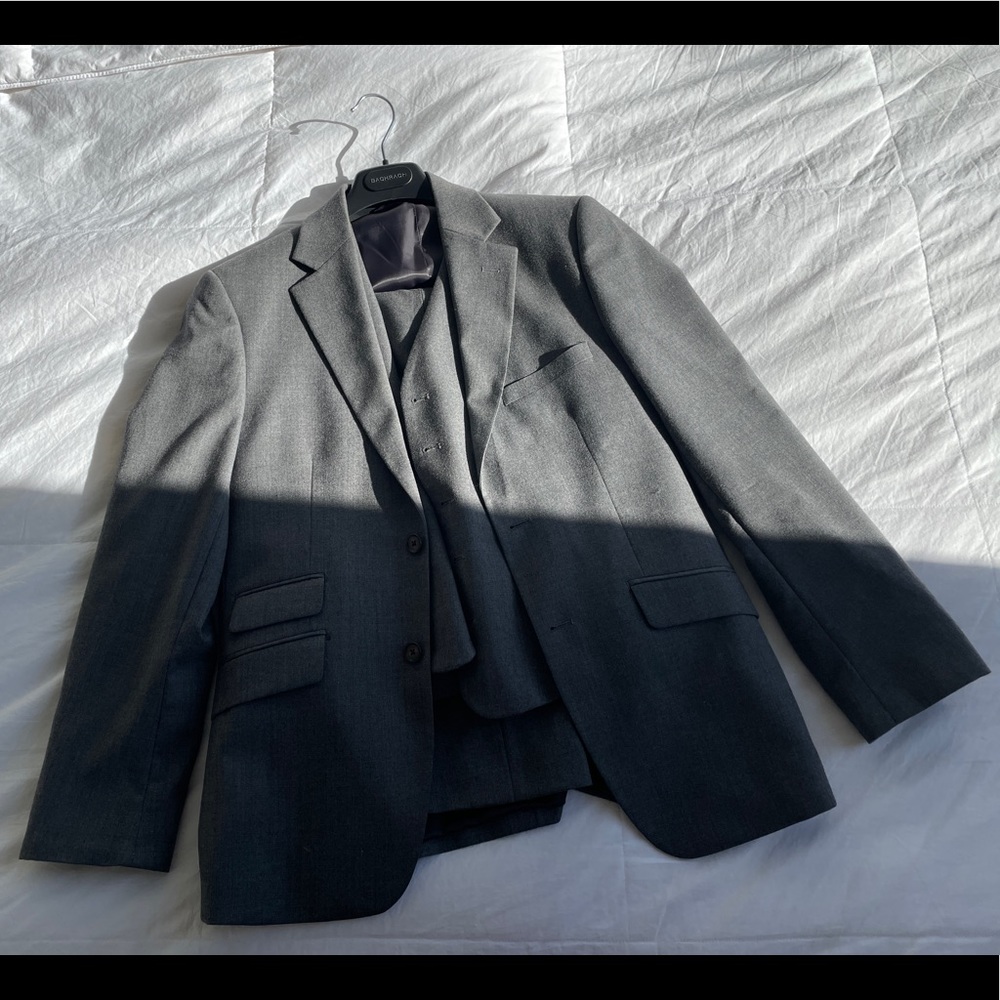 Bachrach Slim Fit Suit Grey 3-piece with vest size 38S pants 31 x 30
